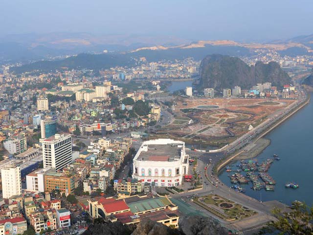 [-]Quảng[-]Ninh:[-]Không[-]có[-]chuyện[-]san[-]lấp[-]vịnh[-]làm[-]đường[-]bao[-]biển